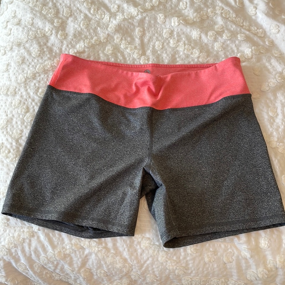 Women’s size large 90 Degree running shorts